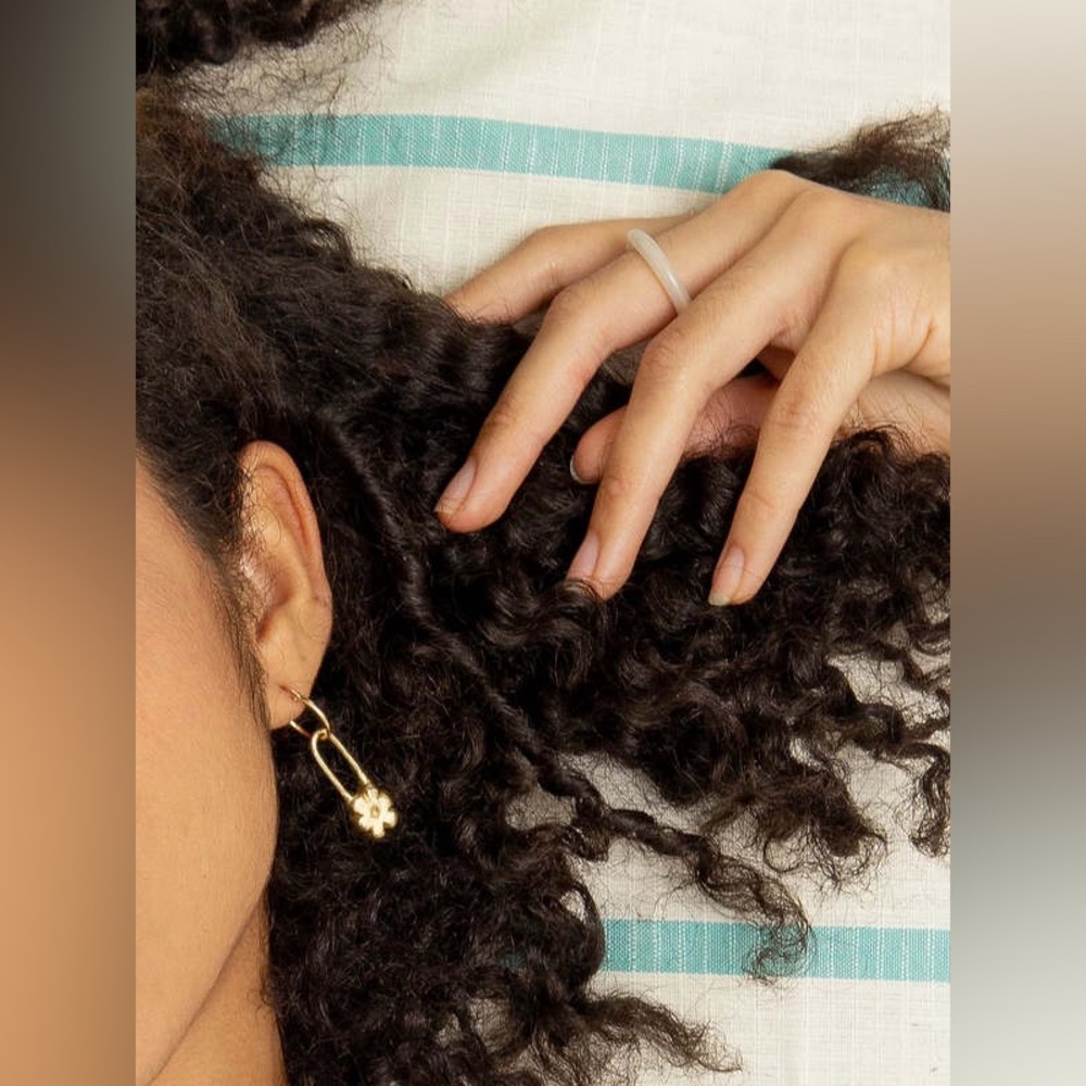 YAM NEW on Card Flower Pin Hoop Earrings GOLD FILLED Drop 1.5” MSRP $150 - Picture 5 of 7